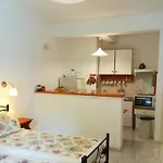Villa Eleni (Studio 1) Fully equiped, near the sea